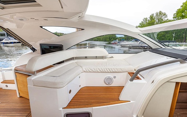 Аренда моторной яхты Fairline Targa 44 в Москве